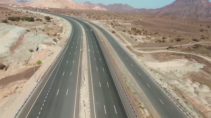 النقل والاتصالات توضح أسباب تغيير مسمى طريق بدبد-صور وميناء صحار الصناعي