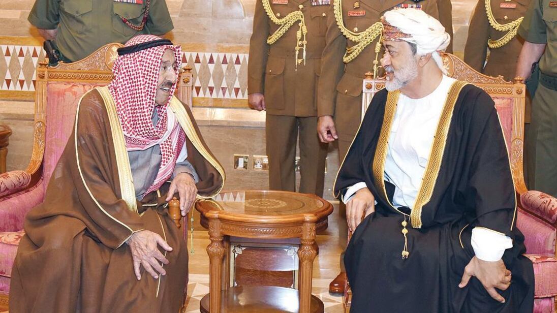 جلالة السلطان يطمئن على أمير الكويت هاتفيا