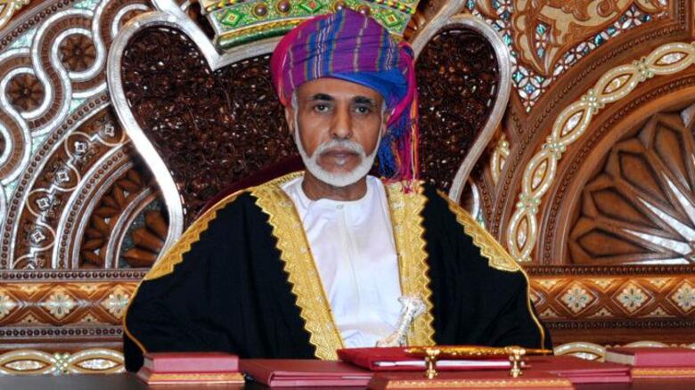 بينهما 8 سنوات: خطابان سلطانيان في قاعة واحدة