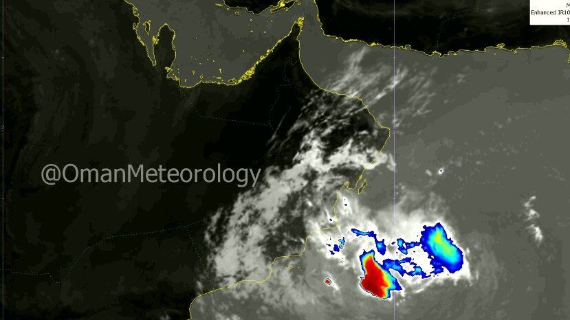 تدفق السحب المتوسطة والعالية المصاحبة للحالة المدارية