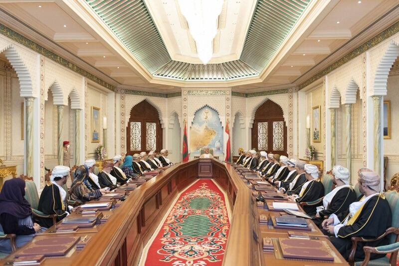 بالصور: جلالة السلطان يترأس اجتماعًا لمجلس الوزراء