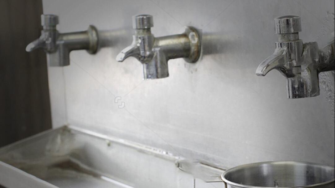 بسبب الثلاجات العامة: تعرض أشخاص للصعق ومسقط لتوزيع الكهرباء تصدر تنبيهًا