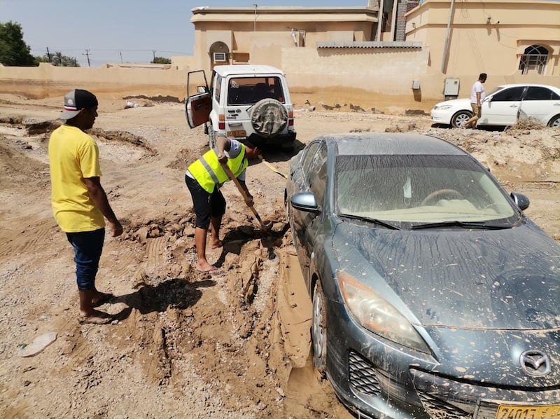بالصور: “أبطال الدفع الرباعي للإنقاذ” يحكون عن مشاركتهم في التخفيف من تأثيرات “شاهين”