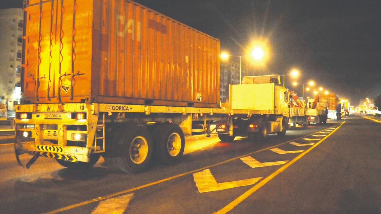 تفاديًا للاختناقات المرورية: قرار من الشرطة حول الشاحنات