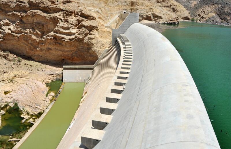 بالصور: سد وادي ضيقة يقترب من الفيضان