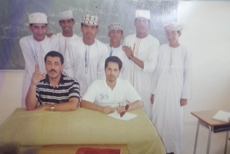 أستاذ تونسي متقاعد يقصّ علينا ما كان منه ومن عُمان