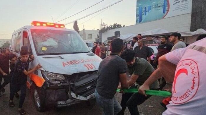 الاحتلال يستهدف 3 مستشفيات وقافلة مركبات إسعاف