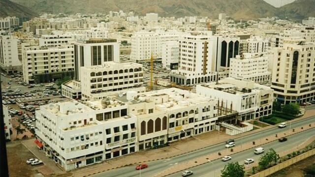 بنكان عمانيان يقتربان من الاندماج وإفصاح يكشف تفاصيله