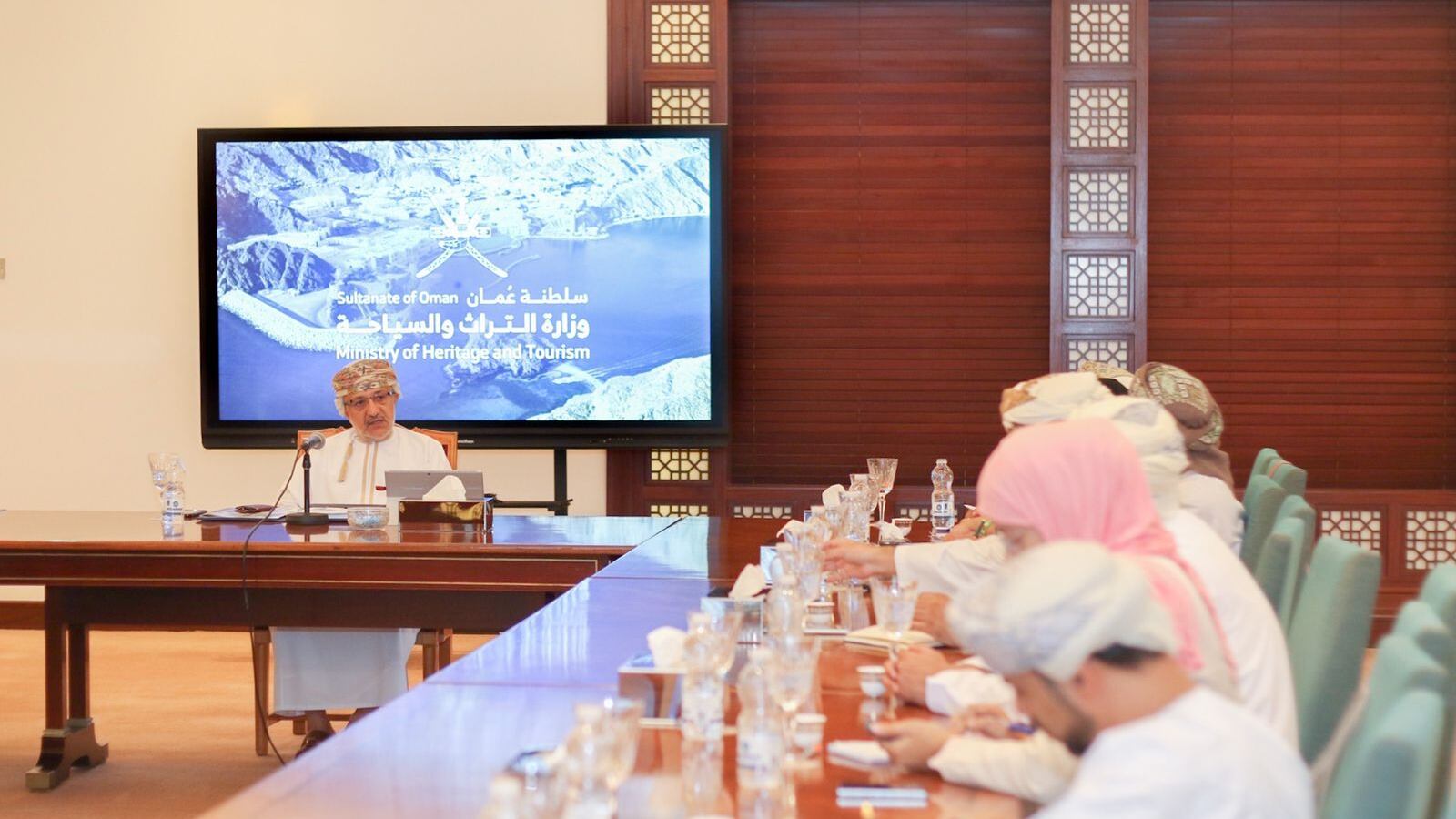 في لقاء بين المحروقي وإعلاميين: الكشف عن تفاصيل الخطة الشاملة لتنمية السياحة