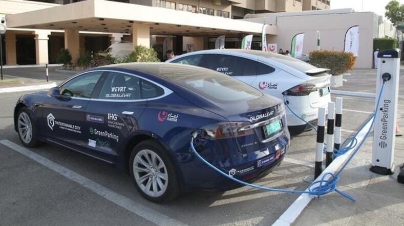 هل تفكر في شرائها؛ إليك عدد السيارات الكهربائية في سلطنة عمان