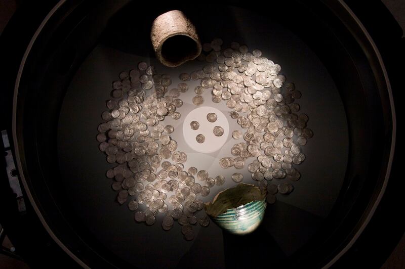 متحف اللوفر في أبوظبي يستعير مقتنيات من المتحف الوطني العُماني