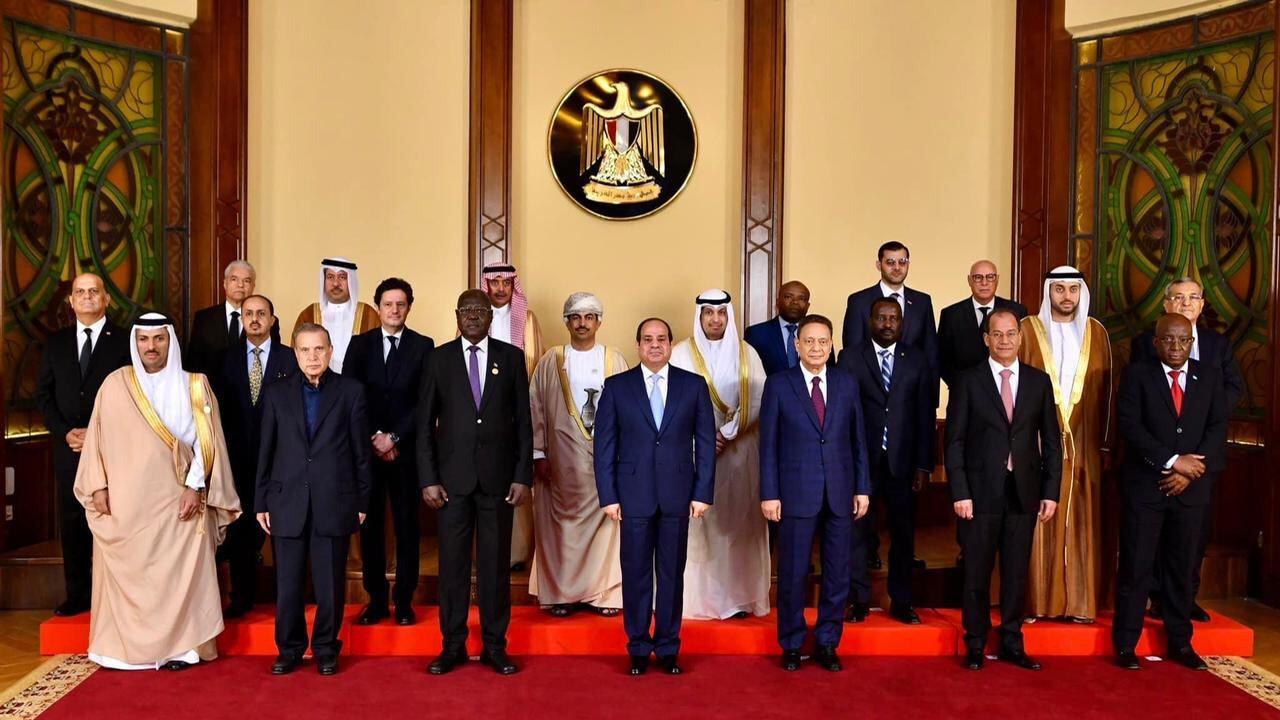 تحيات جلالة السلطان للرئيس المصري ينقلها وزير الإعلام