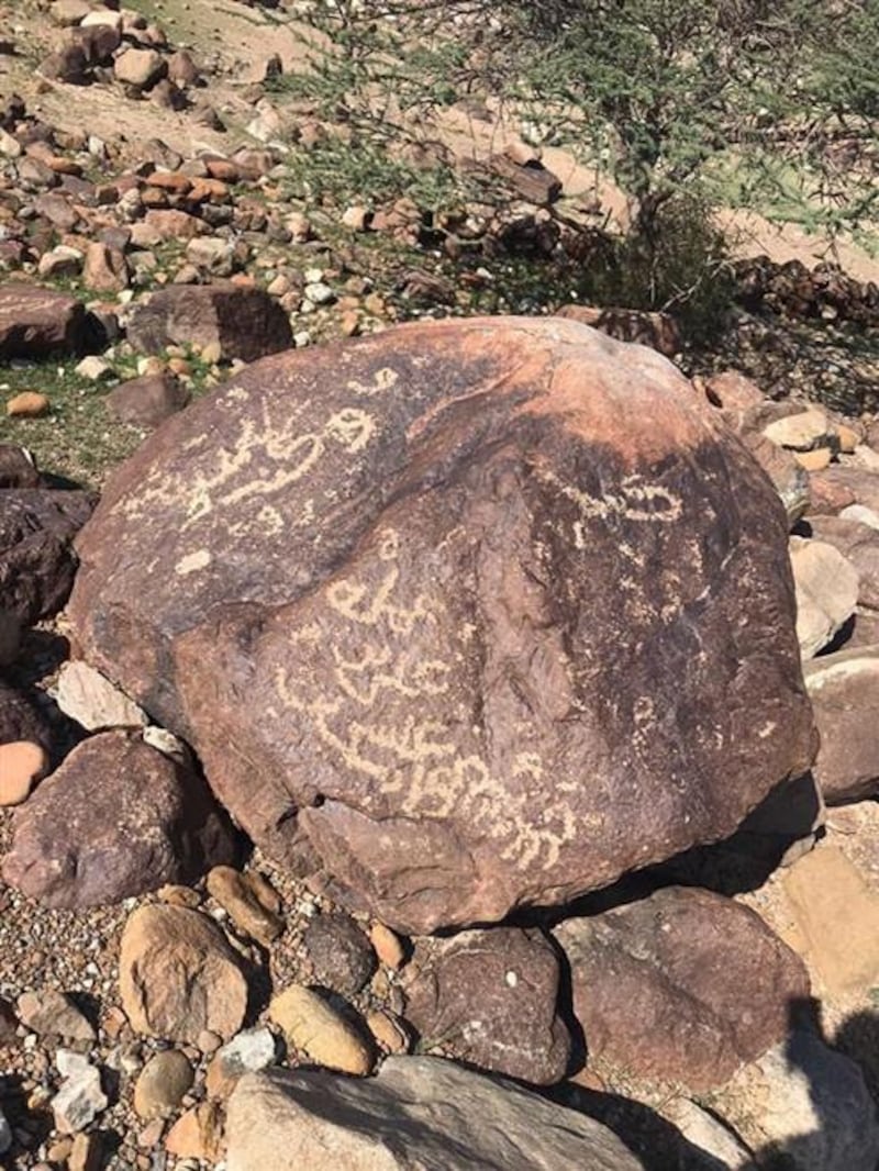 3 مواقع مشهورة بالرسومات الصخرية في مسندم