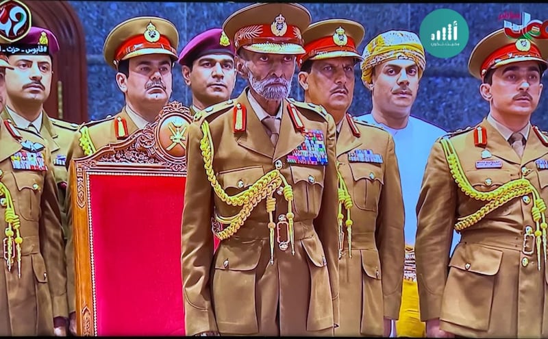 بالفيديو والصور: جلالة السلطان يتفضل برعاية العرض العسكري