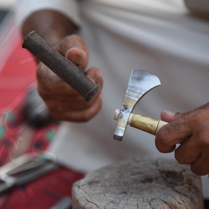 ماذا تعرف عن صناعة عصا “الجرز”؟
