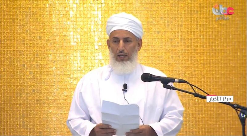بالصور: جلالة السلطان يؤدي صلاة العيد