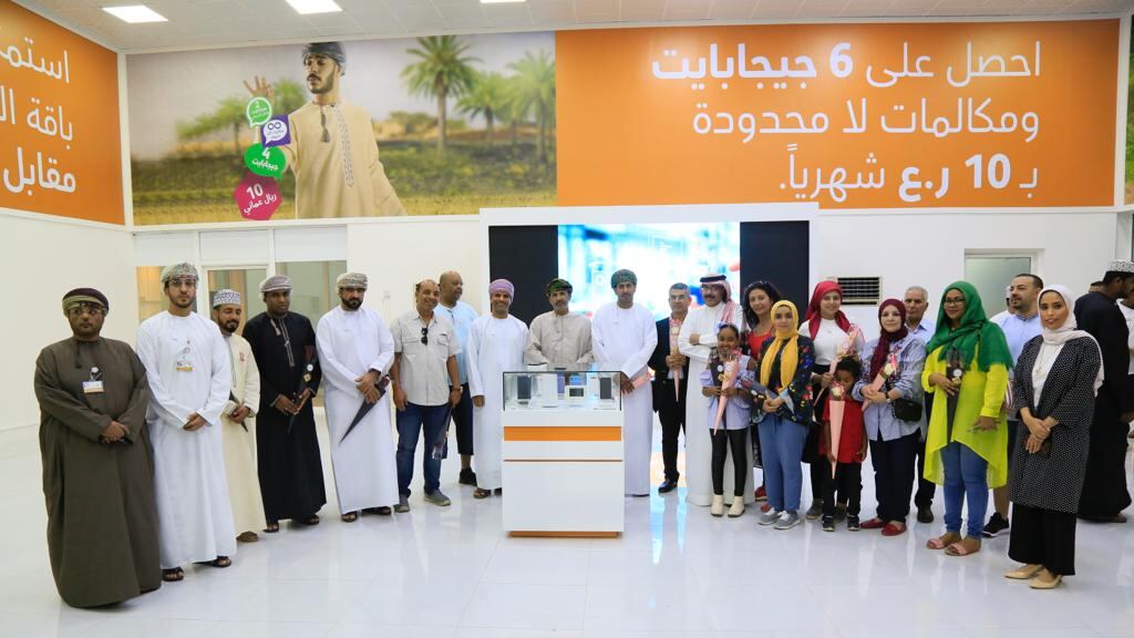 إعلاميون عرب وخليجيون يختبرون سرعات الجيل الخامس من عمانتل