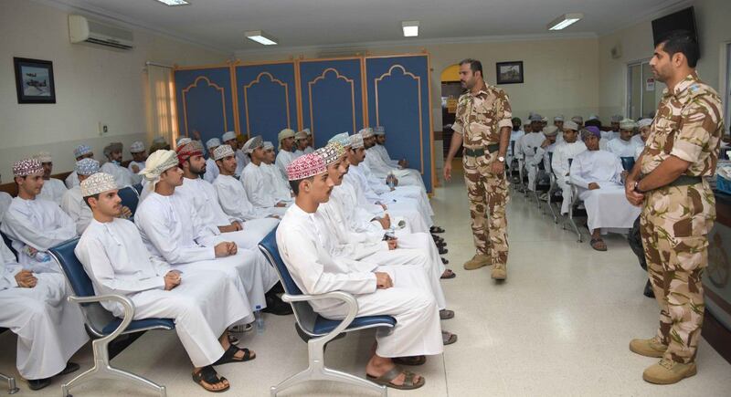 البدء في إجراءات تجنيد الضباط بقوات السلطان المسلحة