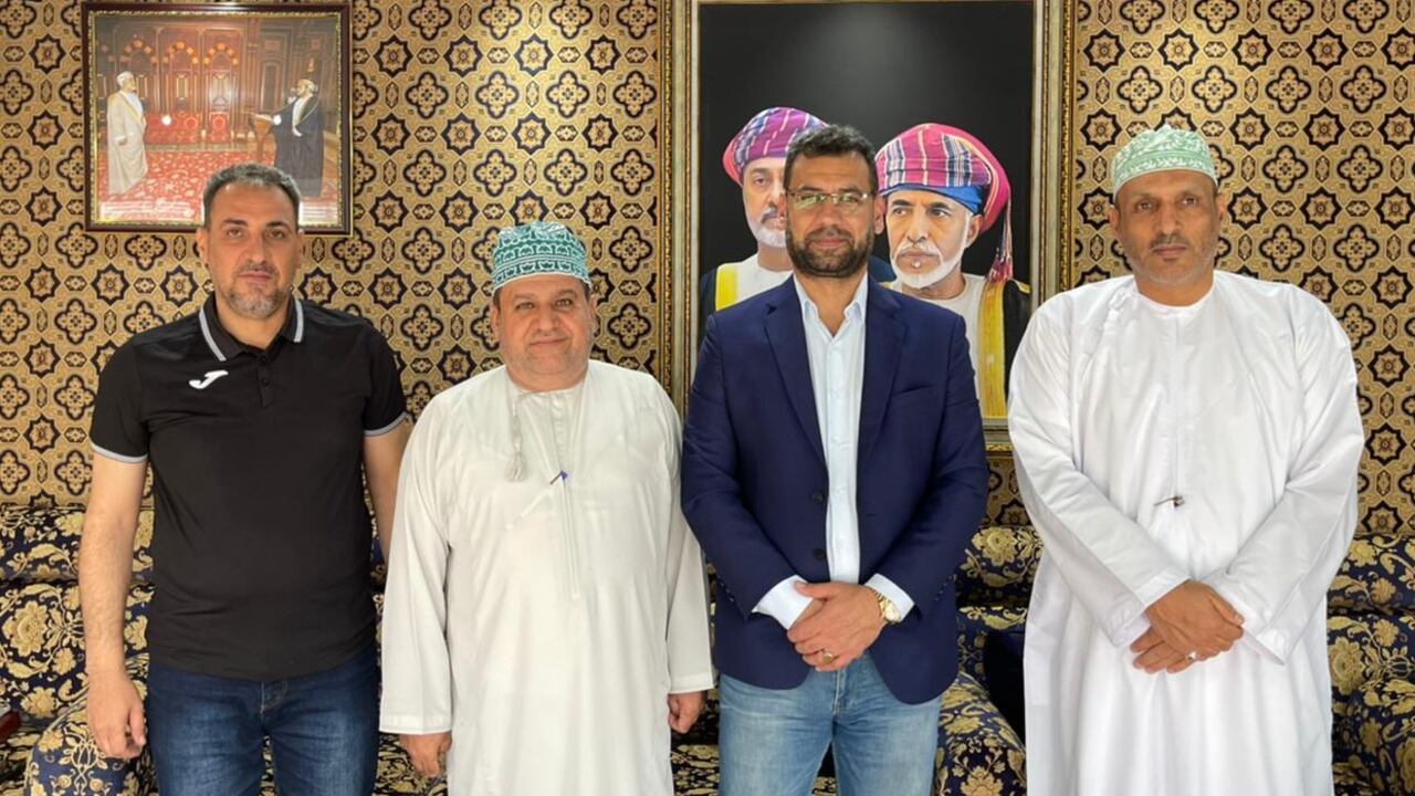 “وساطة” النائب الثاني لرئيس اتحاد الكرة تُنهي أزمة بين ناديين عماني وعراقي