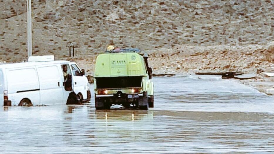 الدفاع المدني تتعامل مع عدد من بلاغات الاحتجاز في الأودية