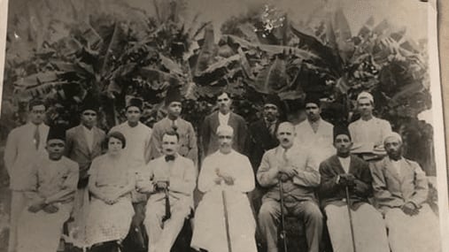 مسيرته حافلة بالكثير: ماذا تعرف عن المعلّم العُماني الذي قام بدور مهم في النشاط التعليمي بشرق أفريقيا