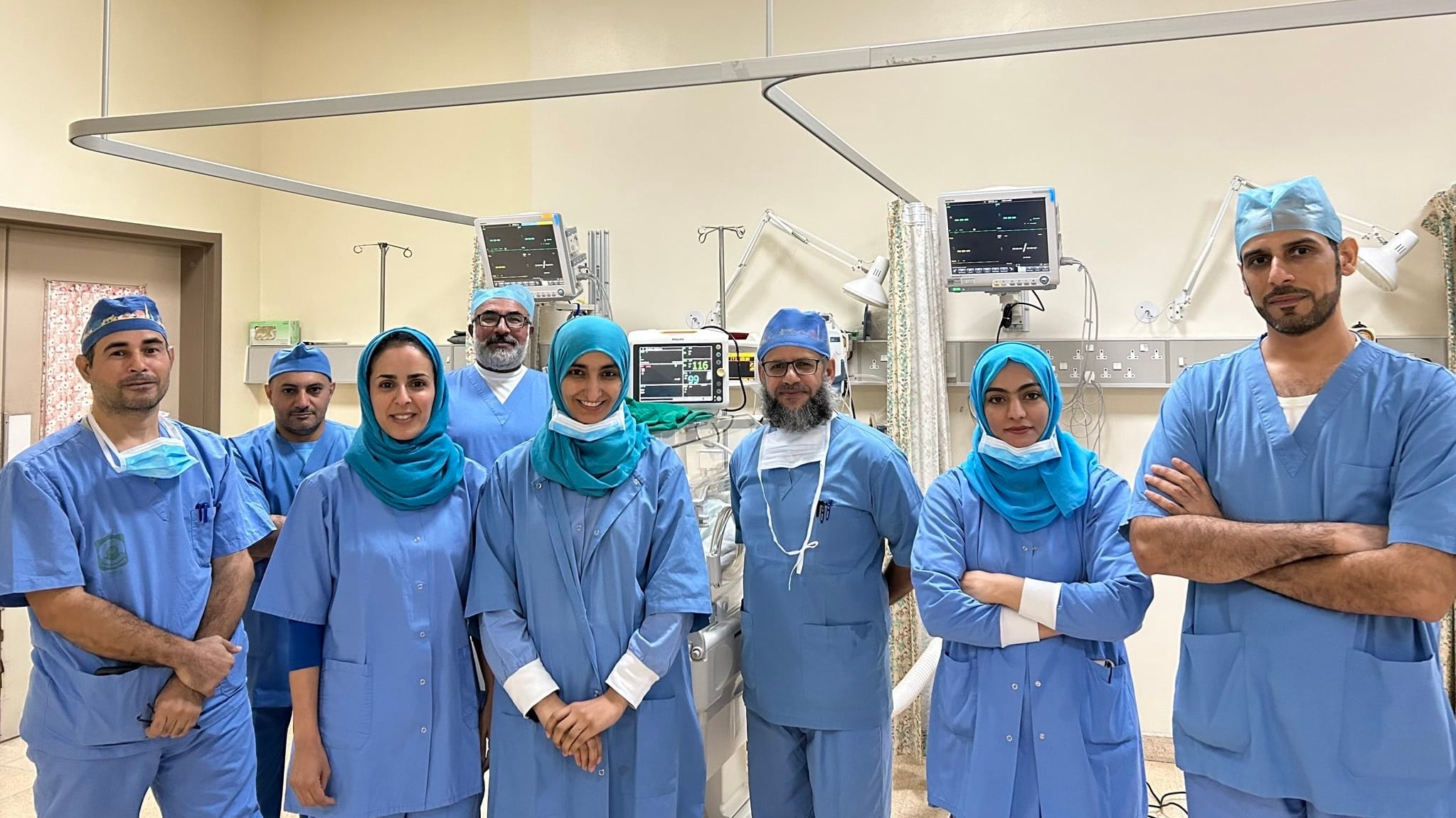 إجراء عملية الأولى من نوعها في مستشفى الرستاق