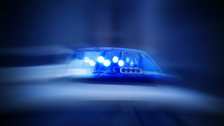 ضبط شخصين دخلا منزلا وسرقا مركبة منه