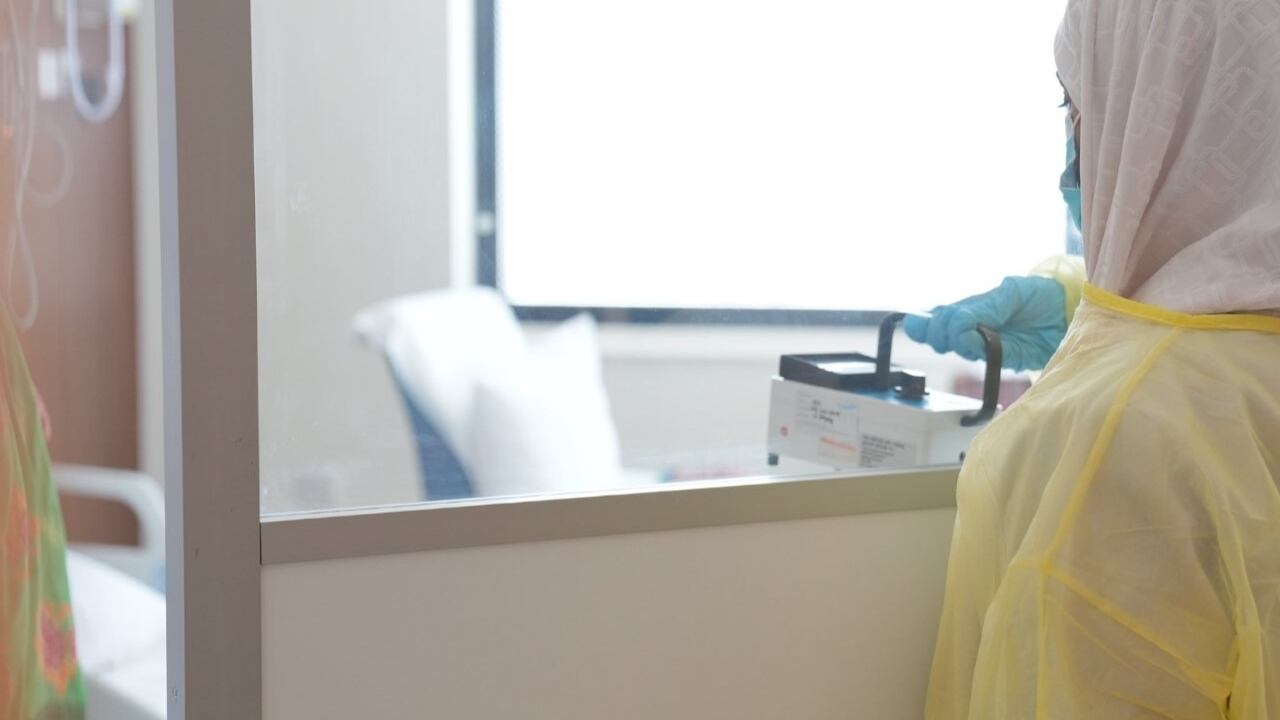 استشارية توضح حول العلاج باليود المُشعّ في مركز السلطان قابوس المتكامل