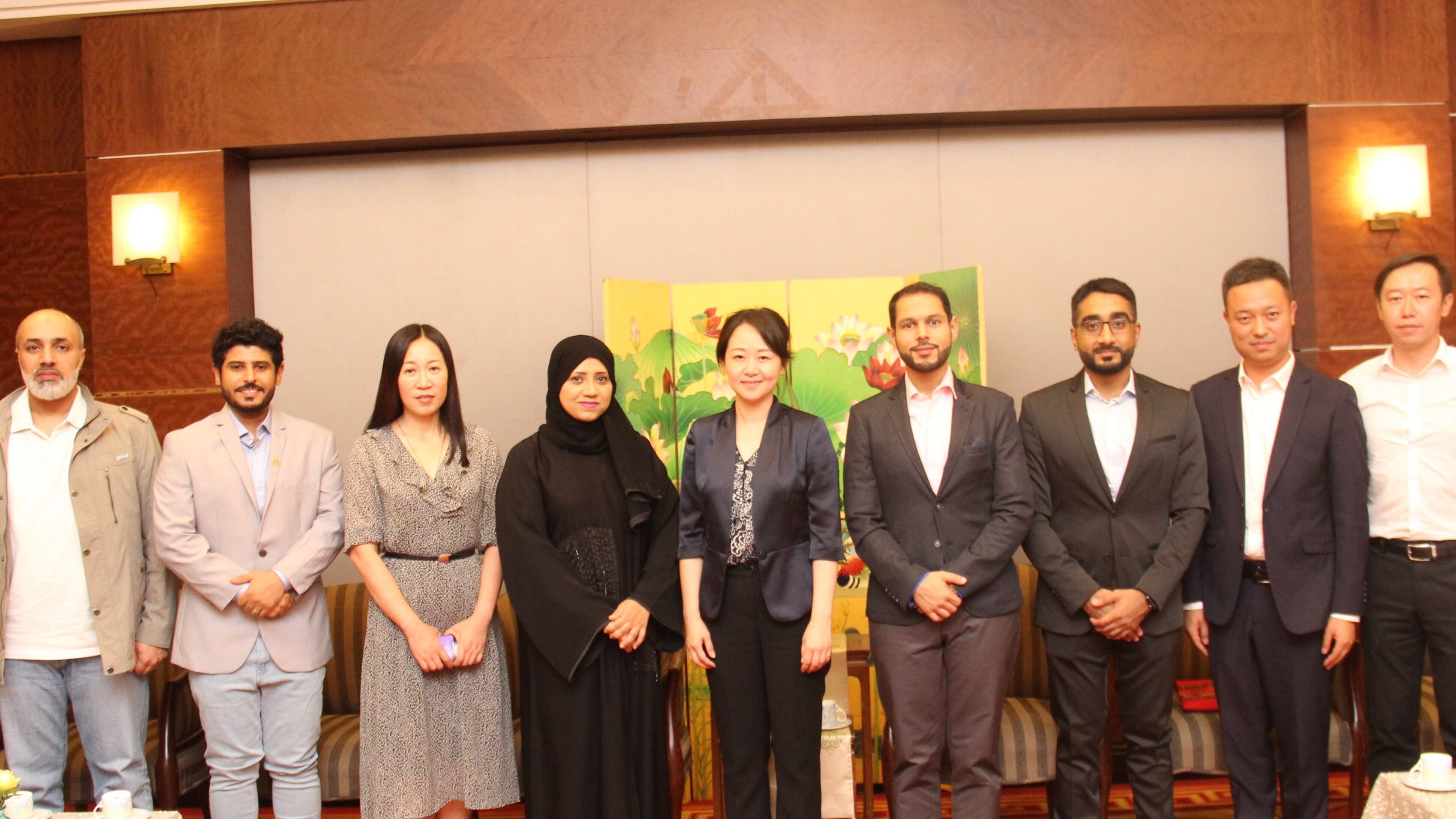 مسؤولة صينية بعد عودتها من السلطنة: أوصيت بوضع عُمان ضمن اهتمامات المستثمرين الصينيين