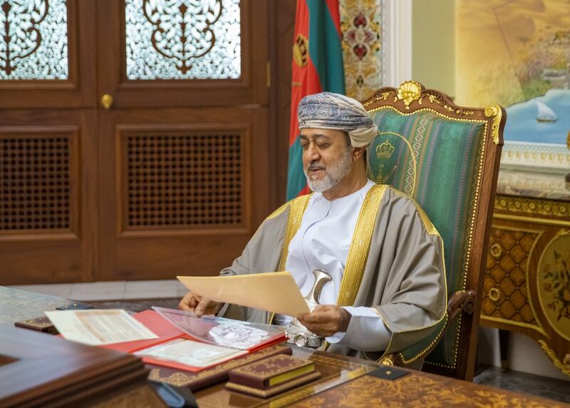 بالصور: جلالة السلطان المعظّم يترأس اجتماعًا لمجلس الوزراء