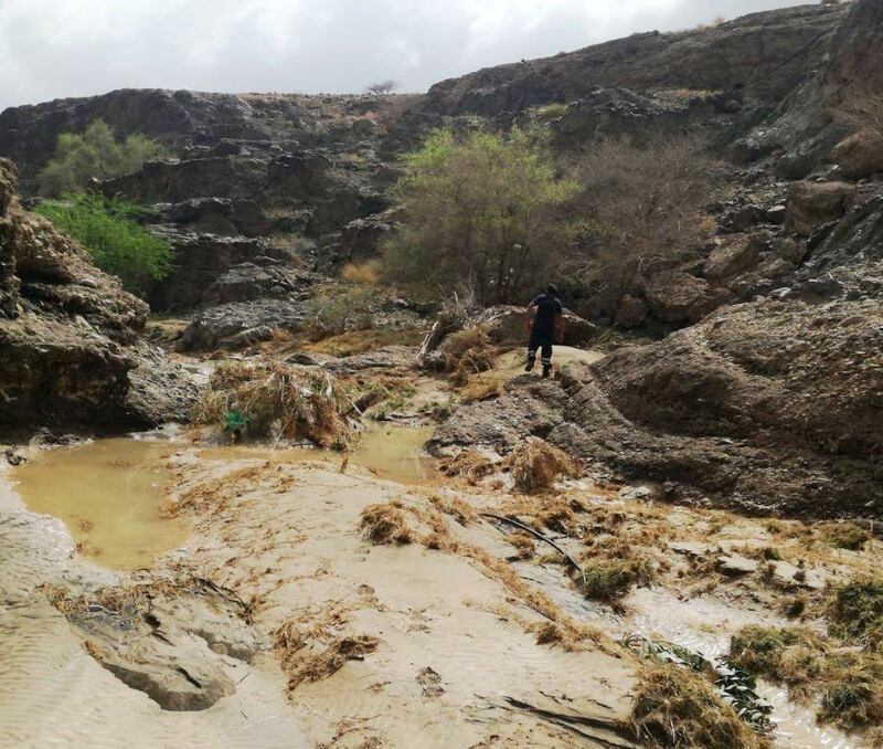 انجراف مركبة وفقدان 3 أشخاص