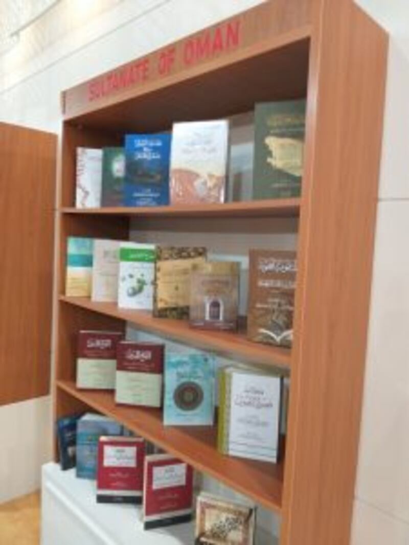 بالصور: الكتب العمانية حاضرة في معرض القاهرة الدولي للكتاب
