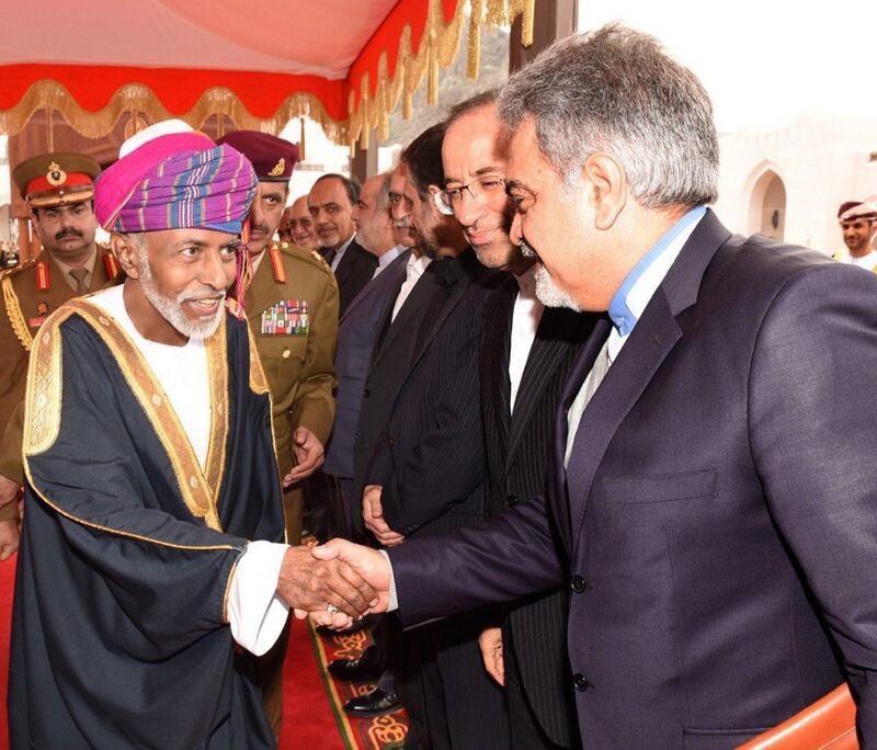 شاهد الإطلالة البهية لجلالة السلطان في استقبال الرئيس الإيراني