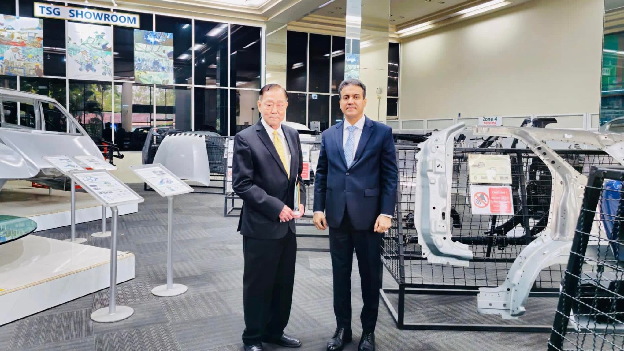 مناقشة فرص الاستثمار مع شركة تايلندية متخصصة في مكونات السيارات وقطع غيارها