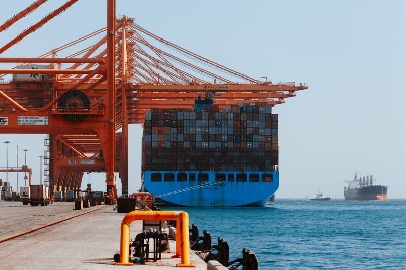 معلومات عن الميناء العماني الذي يتوسط الأسواق التجارية العالمية