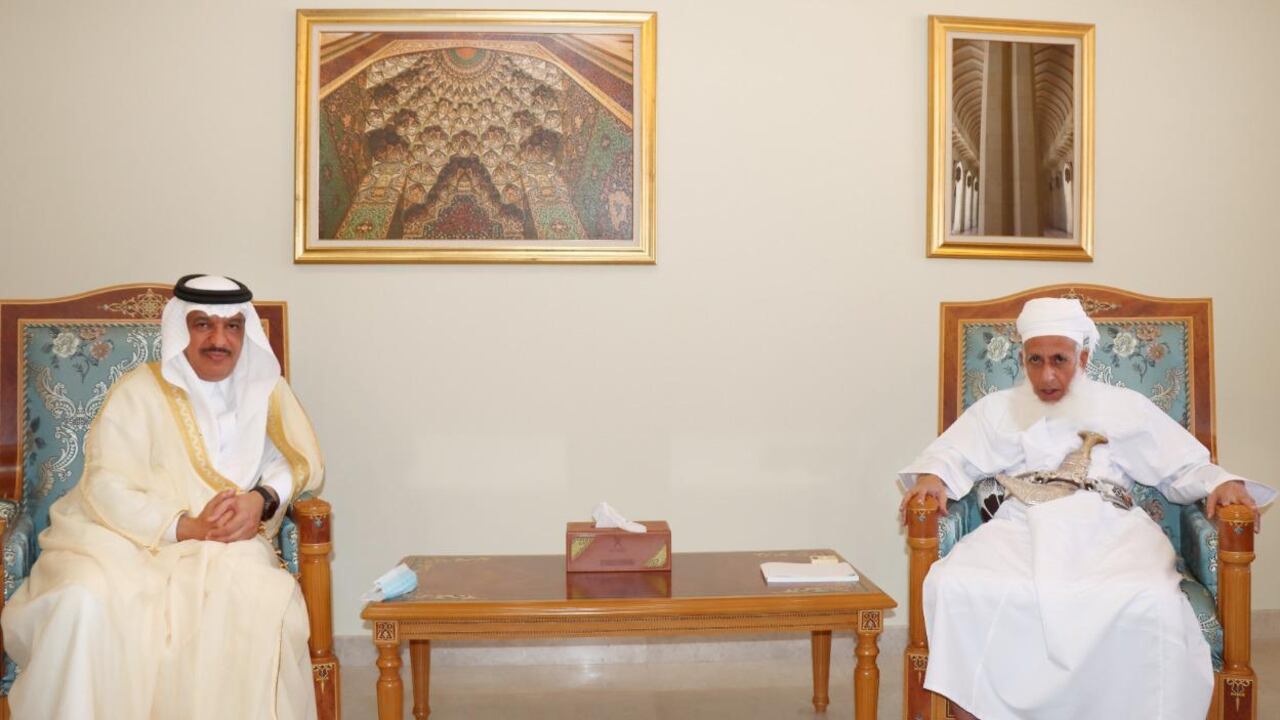 بالصور: السفير السعودي يزور سماحة الشيخ الخليلي