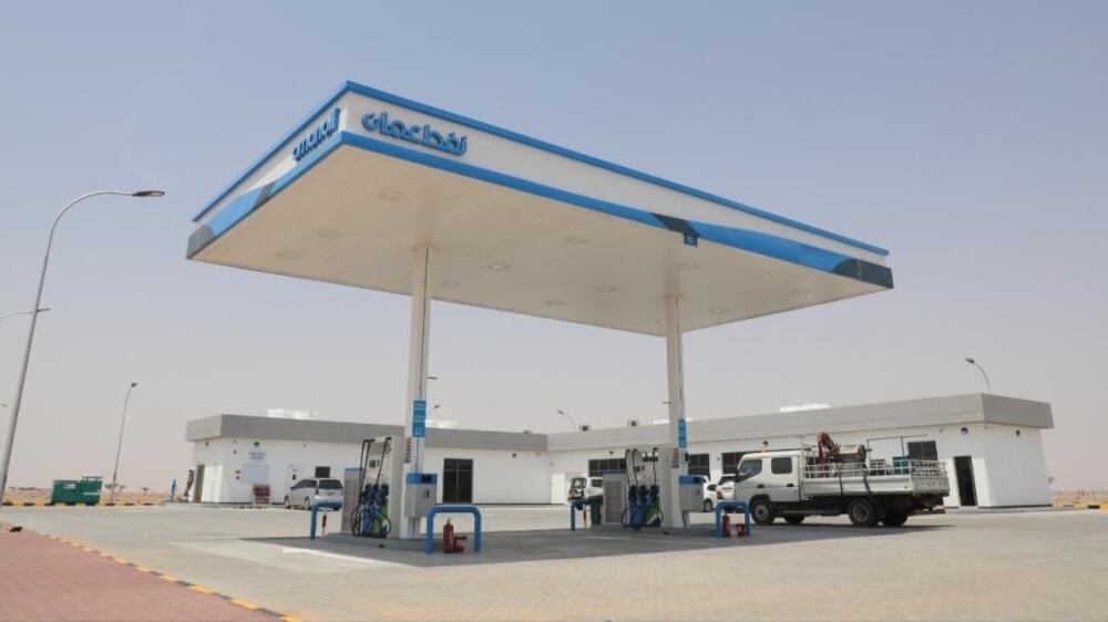 افتتاح محطة وقود على طريق عمان السعودية