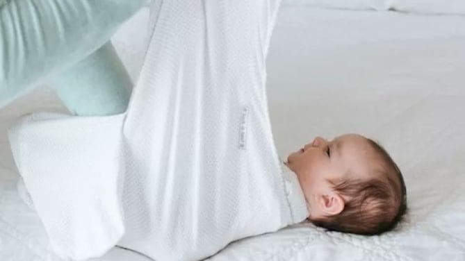 قماط الطفل: ما فوائده، ومتى يجب إيقافه؟