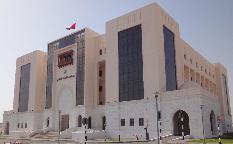 محامٍ يوضح حول حكم إبطال رسوم الـ 700 ريال