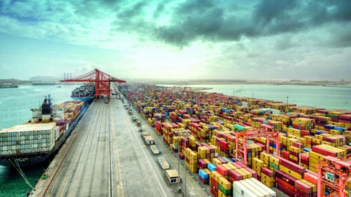 السلطنة أسرع دول العالم في مناولة سفن الحاويات