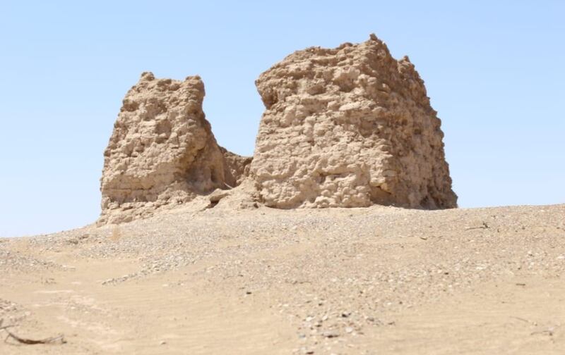 رمال المنطقة الصلاحية الناعمة أهمها: مواقع سياحية في السنينة