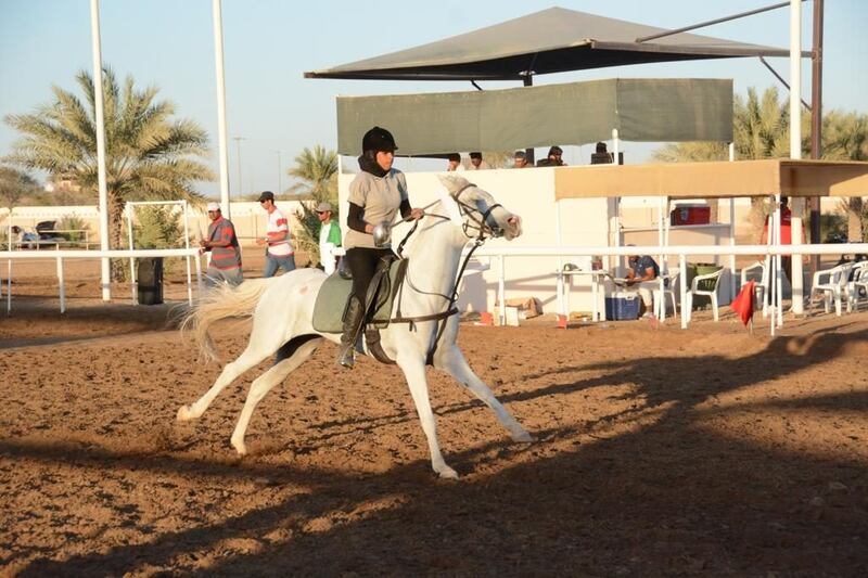 بالصور : الخيالة السلطانية يخطف لقب بطولة التقاط الأوتاد الثانية