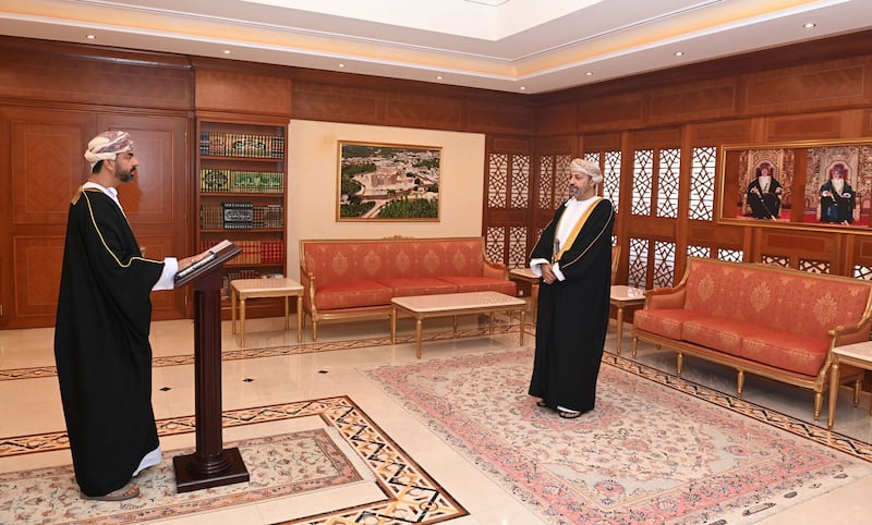 بالصور: عدد من أصحاب السعادة المحافظين يؤدون قسم اليمين