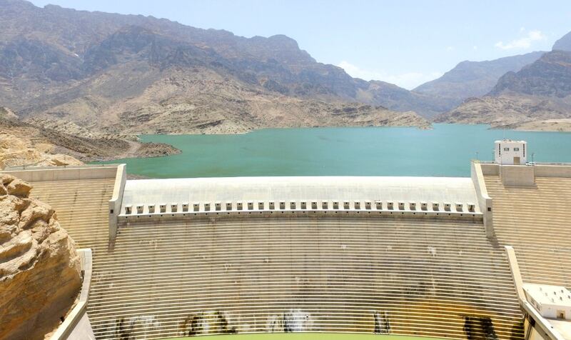 بالصور: سد وادي ضيقة يقترب من الفيضان