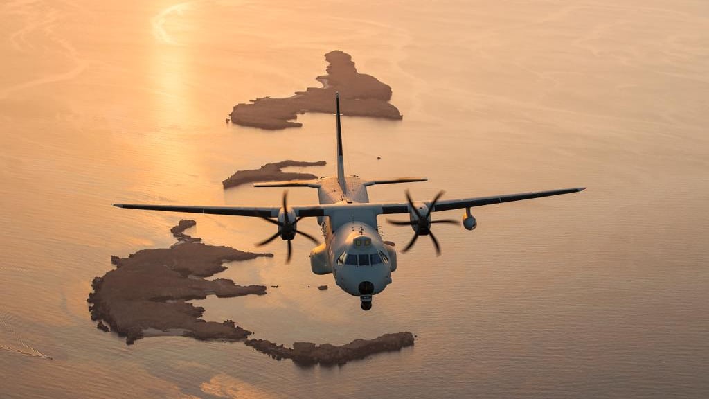 طائرات وسفن تبحث عن المواطنَين المفقودَين في البحر