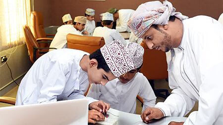 المكاسب التي تحققت للمعلم العماني، هل ستذهب أدراج الرياح؟