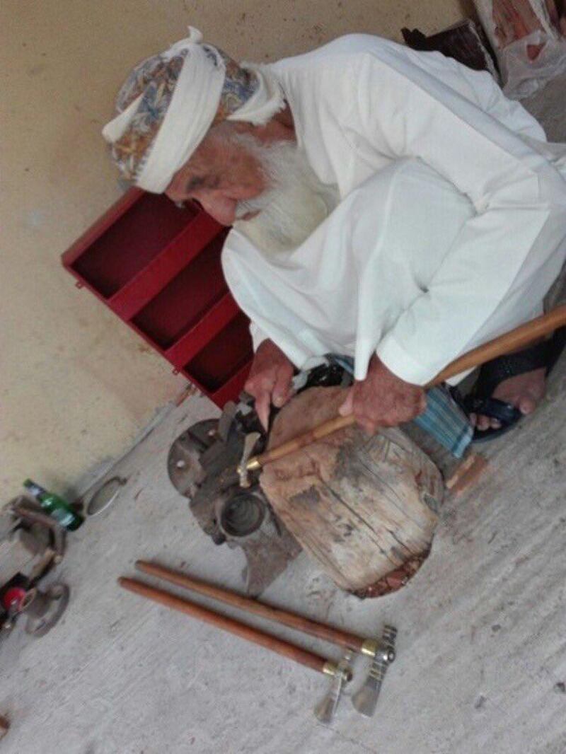 ماذا تعرف عن صناعة عصا “الجرز”؟