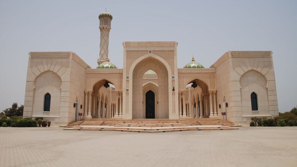 ملخص بـ4 لغات لخطبة الجمعة اليوم