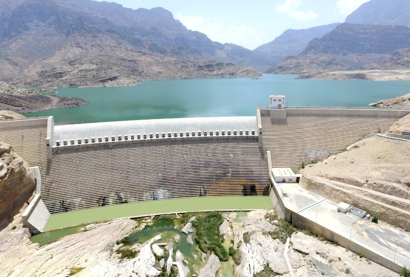 بالصور: سد وادي ضيقة يقترب من الفيضان