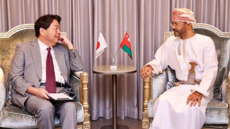 لقاء عماني ياباني يبحث تعزيز العلاقات الثنائية